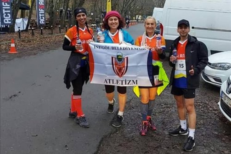 İneg&ouml;l Belediye Spor Kul&uuml;b&uuml; Atletizm Takımı 3 dereceyle d&ouml;nd&uuml;