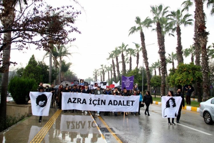 Arkadaşları yağmur altında Azra i&ccedil;in adalet istedi