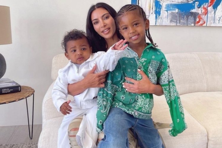 Kim Kardashian, &ccedil;ocukları i&ccedil;in piyanist tuttu