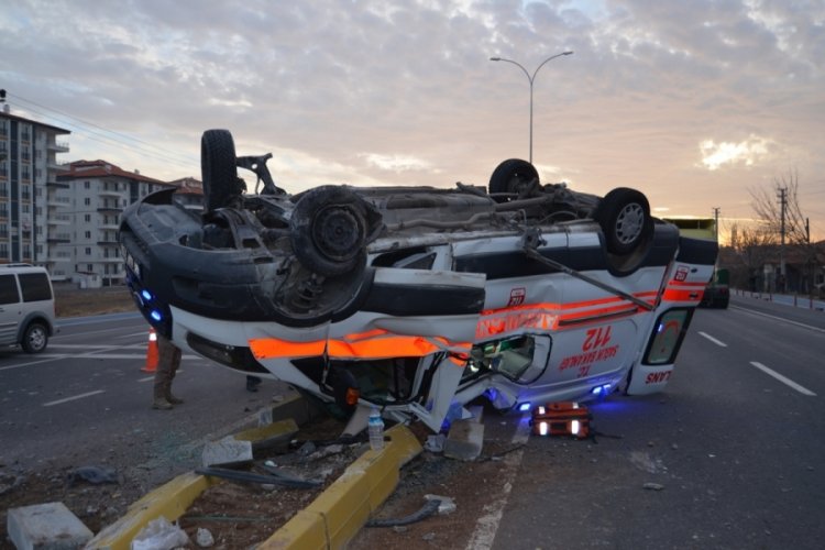Aksaray'da ambulansla otomobil &ccedil;arpıştı: 4 yaralı