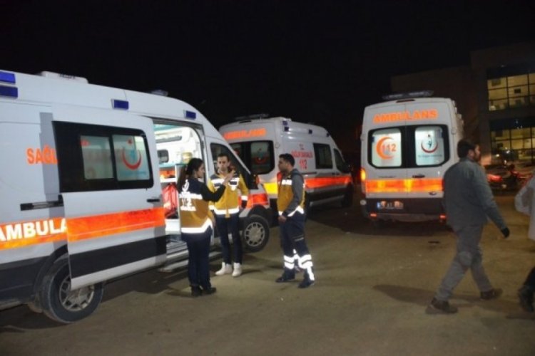 Iğdır'da d&uuml;zensiz g&ouml;&ccedil;menleri taşıyan minib&uuml;s devrildi