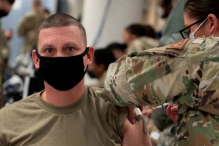 ABD'de aşı olmak istemeyen 27 asker ordudan men edildi