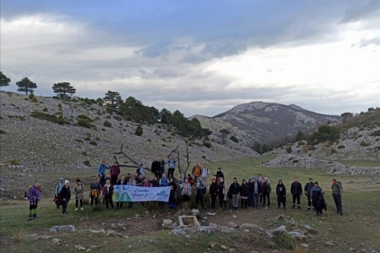Bursa'da D&uuml;nya Dağ G&uuml;n&uuml;nde Katırlı Zirvesine y&uuml;r&uuml;d&uuml;ler