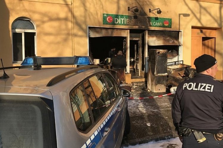 Almanya'da camiye saldırı: 11 kişi g&ouml;zaltına alındı