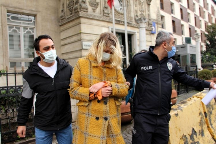 İstanbul Beyoğlu'nda T&uuml;rk bayrağını koparan turist, adliyede