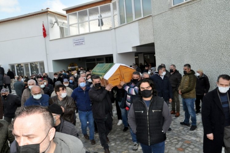 Bursa'da aşı karşıtlığıyla bilinen doktorun cenazesi toprağa verildi