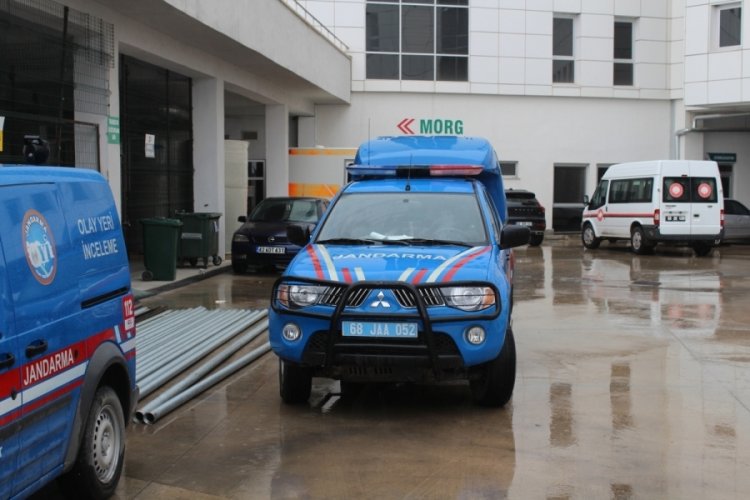 Aksaray'da yıkılan duvarın altında kalıp, &ouml;ld&uuml;