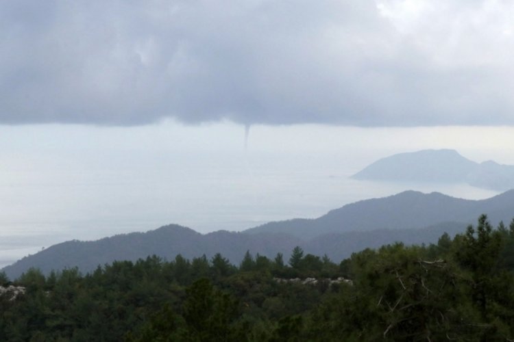 Antalya Kemer'de denizde 2 hortum oluştu