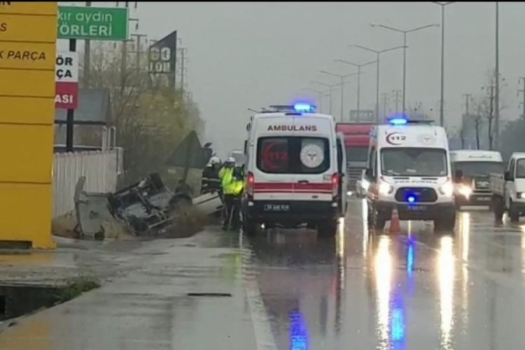 Kontrolden &ccedil;ıkan otomobil su kanalına d&uuml;şt&uuml;: 1 &ouml;l&uuml;, 1 yaralı