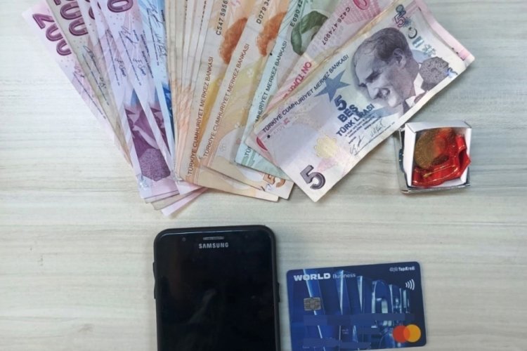 &Ccedil;aldığı kredi kartı ile alışverişi kısa s&uuml;rd&uuml;
