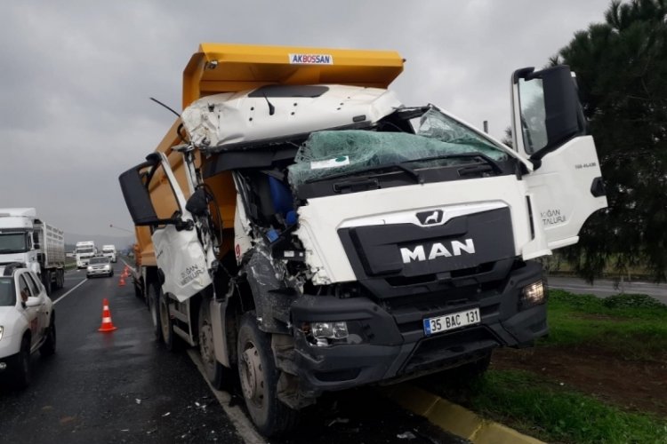 İzmir'de zincirleme kaza: 1 yaralı