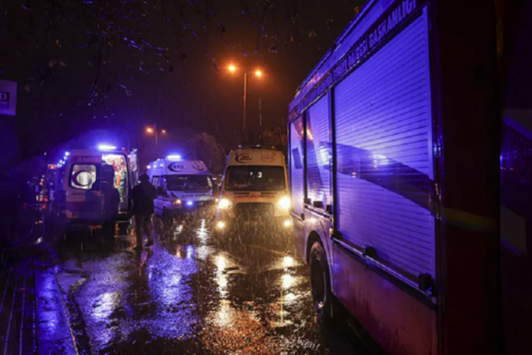 Ankara'da &ouml;zel bir hastanede yangın &ccedil;ıktı: 17 hasta tahliye edildi