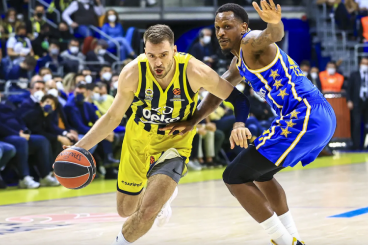 Fenerbah&ccedil;e Beko EuroLeague'de &uuml;st &uuml;ste &uuml;&ccedil;&uuml;nc&uuml; galibiyetini kazandı