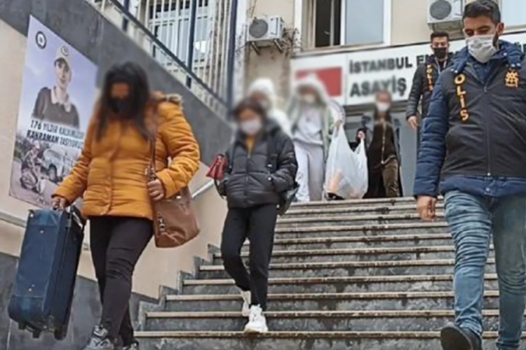 4 ilde d&uuml;zenlenen fuhuş operasyonunda 33 kadın kurtarıldı