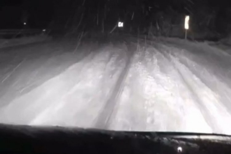 Bursa, Uludağ'da kar şiddetini artırdı, yollar kapandı!