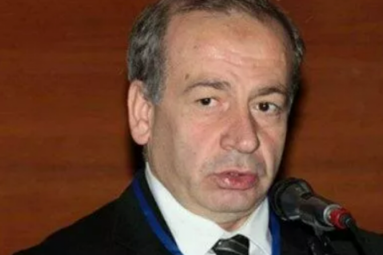 'OHAL ilan edilebilir' diyen Prof. &Ouml;zgen&ccedil; &ouml;z&uuml;r diledi