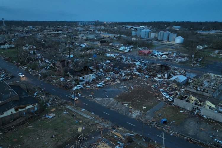 Hortum felaketi yaşayan Kentucky'de patronlar iş&ccedil;ilerini kovulmakla tehdit etmiş