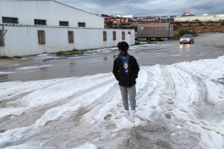 Meteoroloji tarafından uyarılan Antalya'ya dolu yağdı