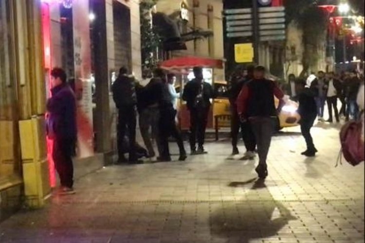 İstanbul İstiklal Caddesi'nde polisten ka&ccedil;an şahıs b&ouml;yle yakalandı