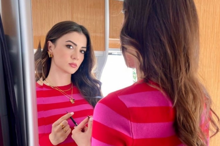 Burcu &Ouml;zberk'ten bikinili paylaşım