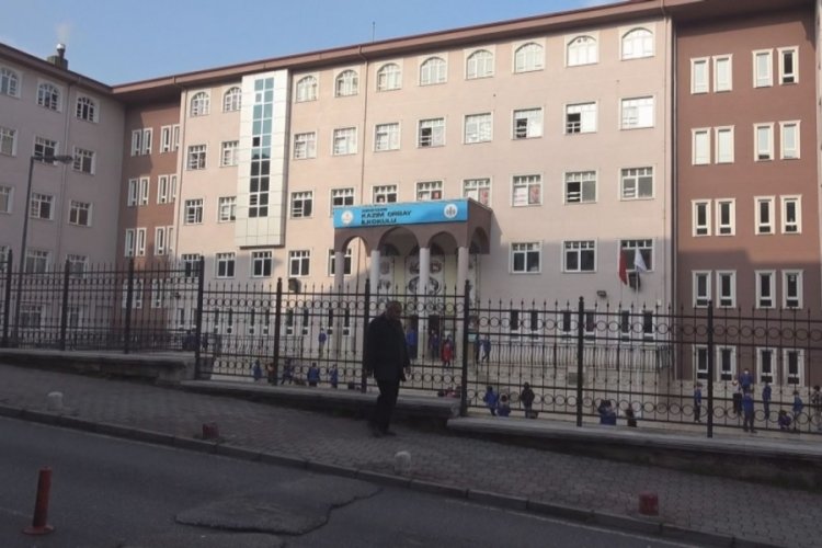 İlkokul &ouml;ğrencilerini taciz eden &ouml;ğretmen a&ccedil;ığa alındı