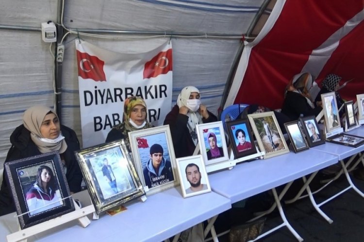 HDP &ouml;n&uuml;ndeki ailelerin evlat n&ouml;beti kararlılıkla s&uuml;r&uuml;yor