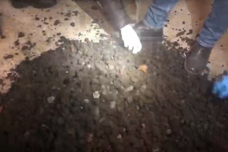 &Ccedil;uvalların i&ccedil;inden kilolarca uyuşturucu &ccedil;ıktı