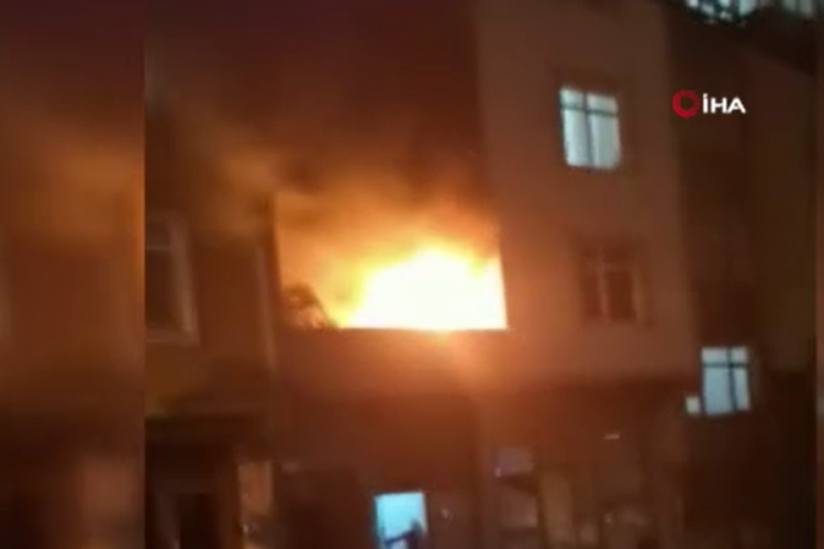 İstanbul'da yangında mahsur kalanları itfaiye kurtardı