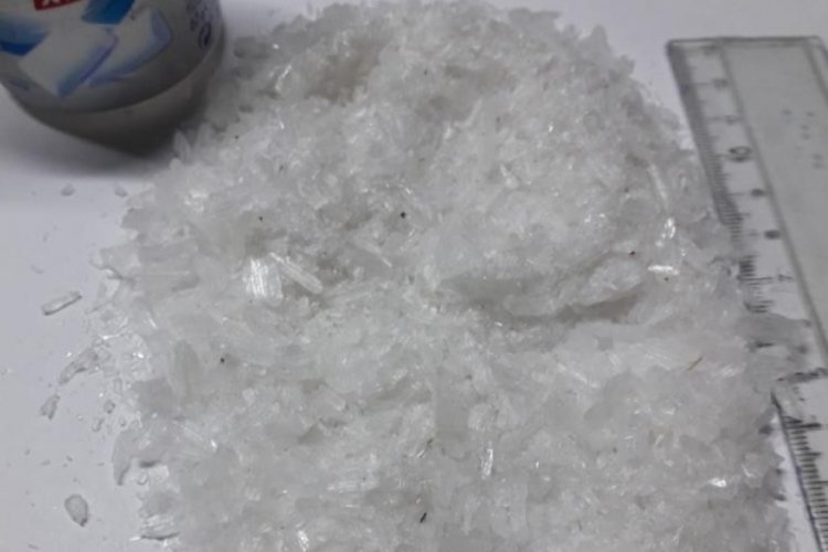 İzmir'de teyp arkasında uyuşturucu zulası