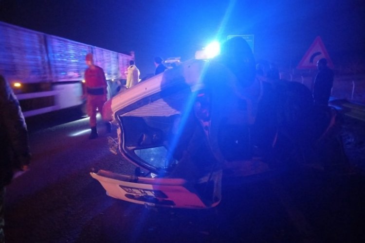 Bariyerlere &ccedil;arpan otomobilin s&uuml;r&uuml;c&uuml;s&uuml; hayatını kaybetti