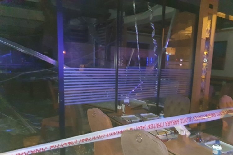 Ankara'da bir d&uuml;kkanının asma tavanı &ccedil;&ouml;kt&uuml;: 2 yaralı