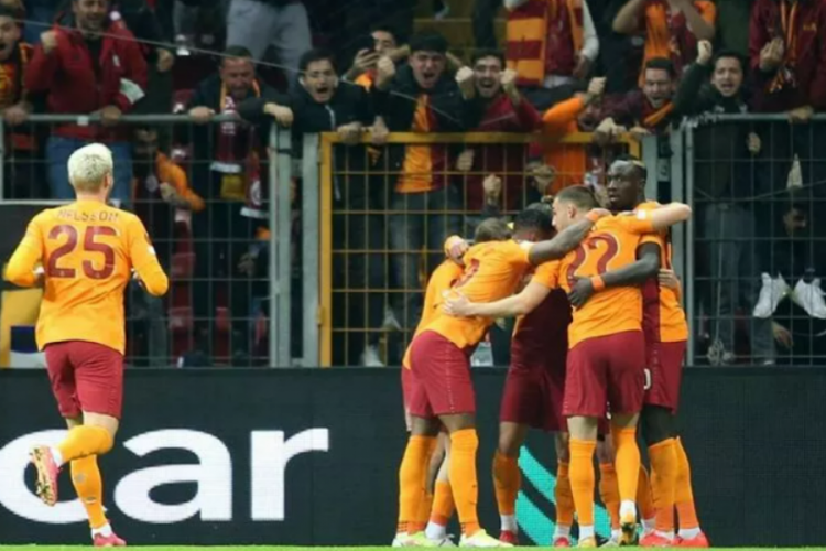 UEFA Avrupa Ligi'nin en iyi 11'ine Galatasaray'dan iki oyuncu