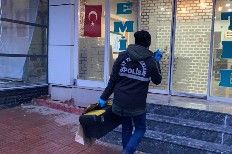 Otel odasında &ouml;l&uuml; bulunan yabancı uyruklu kadının katil zanlısını annesi ele verdi