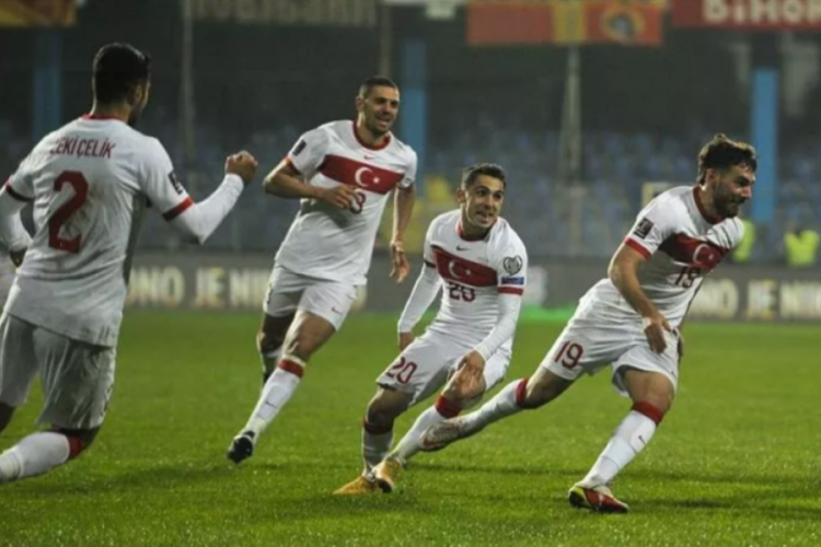 T&uuml;rkiye futbolda aracılık hizmetlerine en fazla &ouml;deme yapan 10. &uuml;lke
