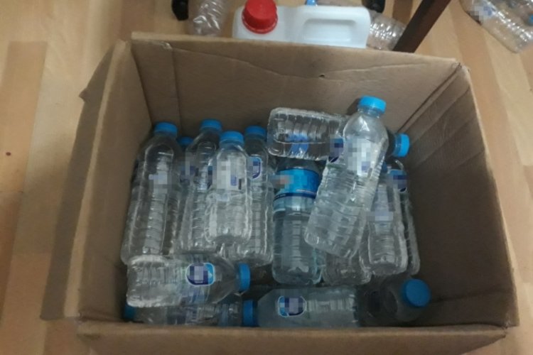 İstanbul'da bir evde 30 litre sahte i&ccedil;ki ele ge&ccedil;irildi