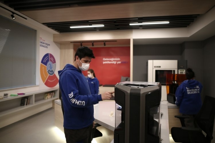 Bursa'da CEV, kursiyerlerine istihdam sağlıyor