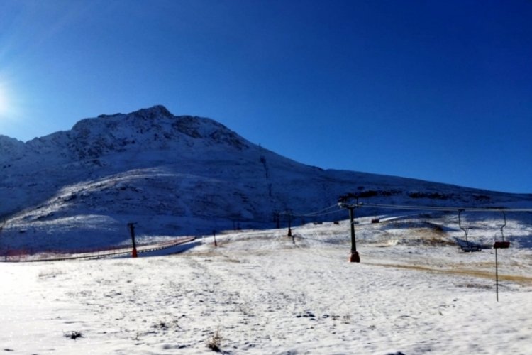 Antalya Saklıkent'e mevsimin ilk karı d&uuml;şt&uuml;