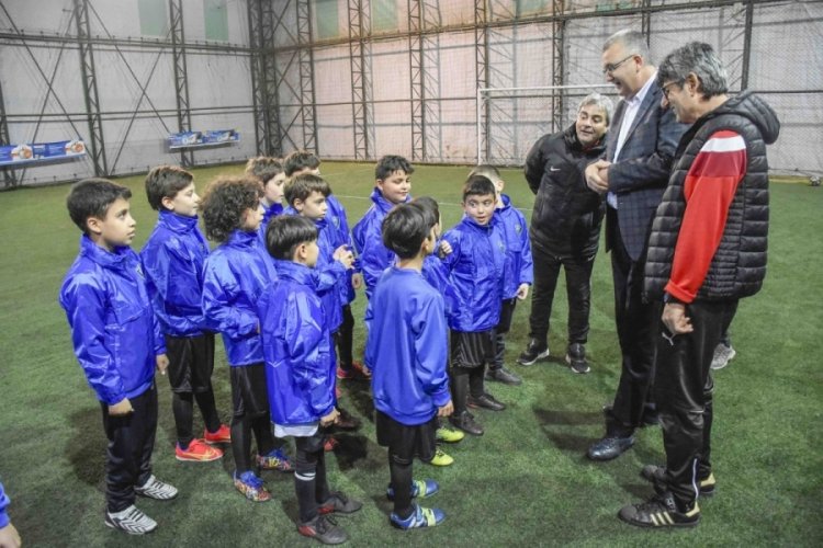 Başkan &Ouml;zkan altyapı sporcularını ziyaret etti
