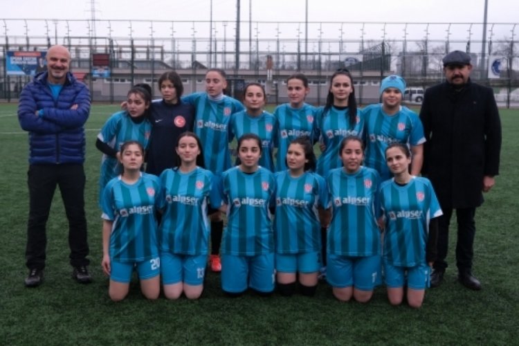 Yıldırım MTAL kız futbol takımı Bursa şampiyonu