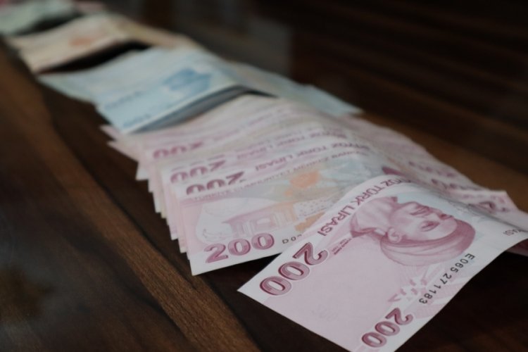 Dilencinin &uuml;zerinden &ccedil;ıkan para şok etkisi yarattı