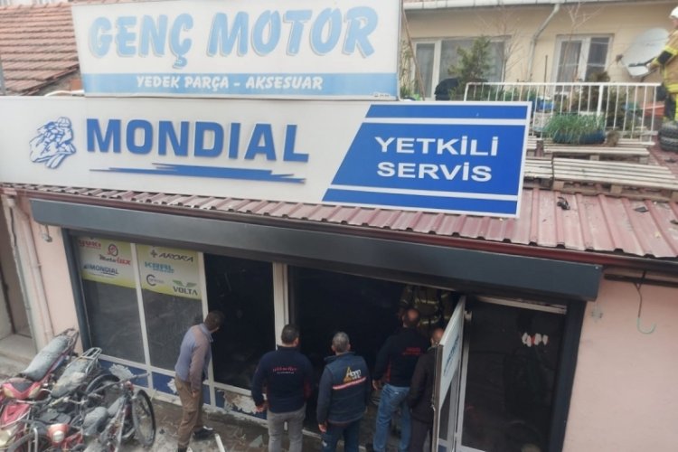 Bursa'da motorcu d&uuml;kkanında korkutan yangın
