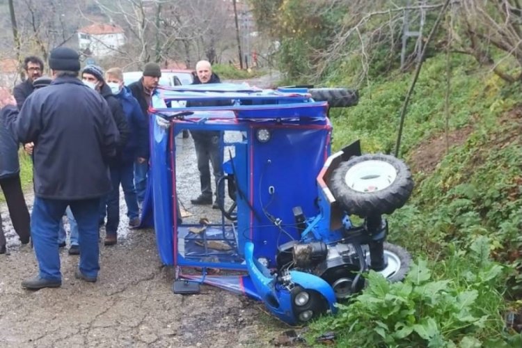 Devrilen patpatta iki kişi yaralandı