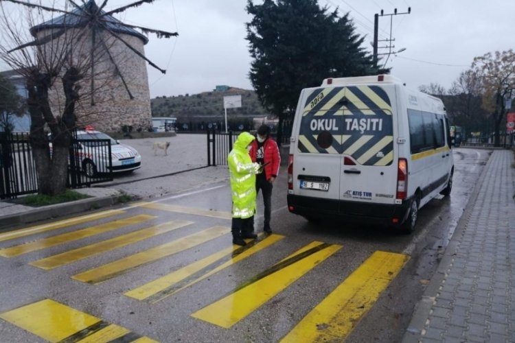 Bursa'da jandarma servis ara&ccedil;larını denetledi: 6 kişi yakalandı!