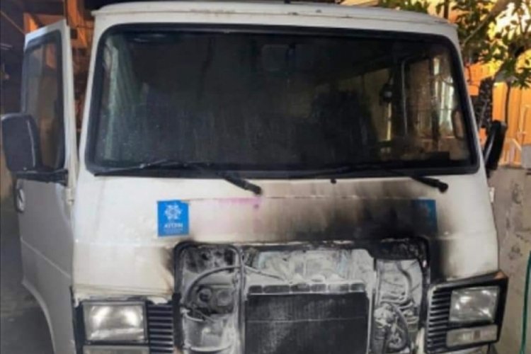 Park halindeki minib&uuml;s alev alev yandı