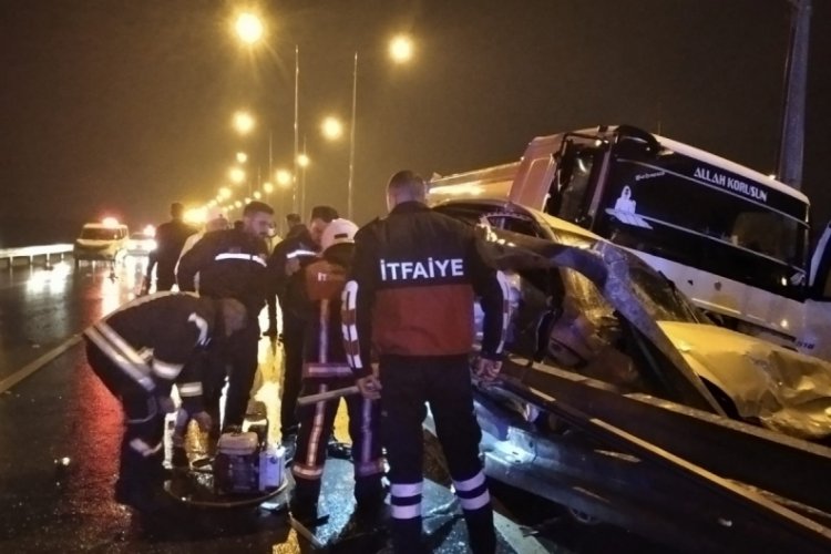 Su tankeri ile otomobil &ccedil;arpıştı: 6 yaralı