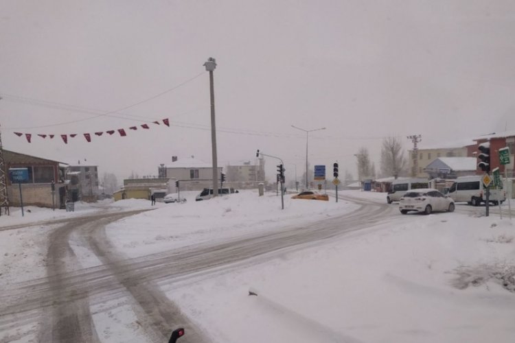 Van'da 43 yerleşim yerinin yolu ulaşıma kapandı