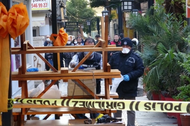 Birlikte yaşadığı sevgilisini hi&ccedil; acımadan katletti