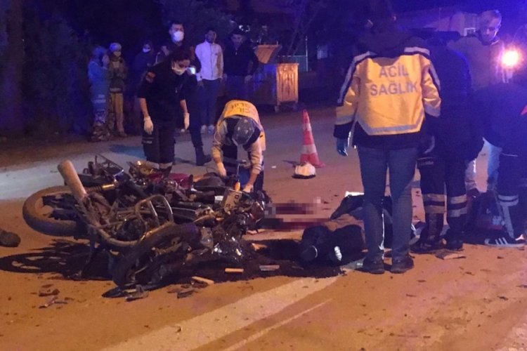 Antalya Kaş'ta motosikletler &ccedil;arpıştı, s&uuml;r&uuml;c&uuml;ler &ouml;ld&uuml;