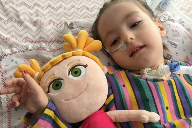 SMA'lı Sare'nin annesi: "Tedaviye ulaşsın diye &ccedil;ocuğumu a&ccedil; bırakıyorum"