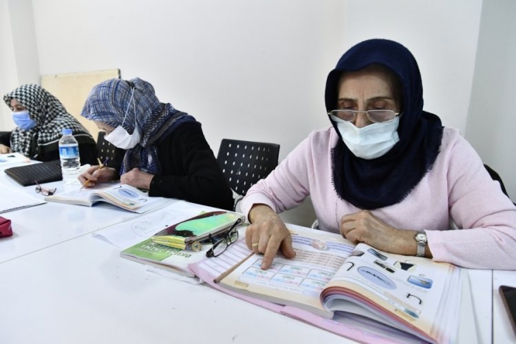 Bursa Osmangazi'de okuma yazma bilmeyen kimse kalmayacak